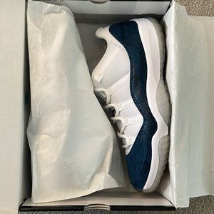 Air Jordan Retro 11 Low Blue snake skin and White Sz 13 RARE!